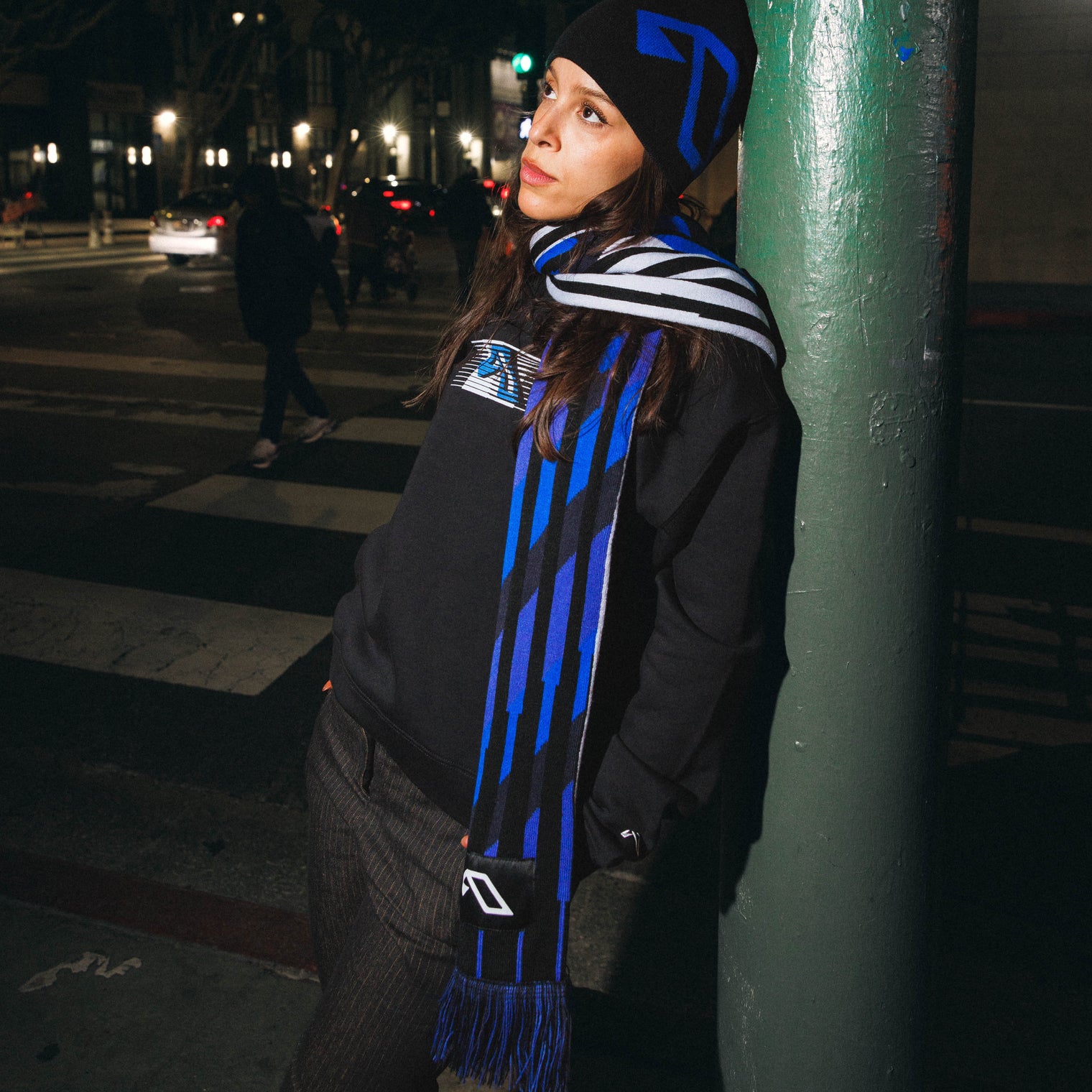Anjuna Movement Scarf / Black & Blue