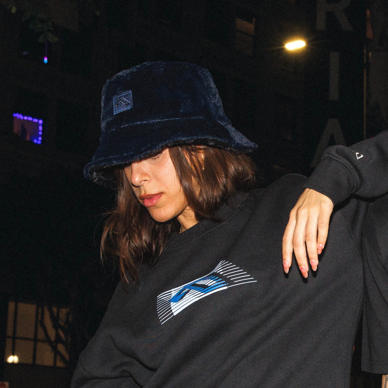 Anjuna Reversible Fluffy Bucket Hat / Black & Blue