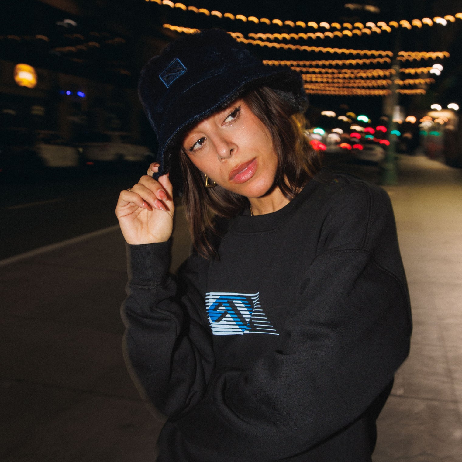 Anjuna Reversible Fluffy Bucket Hat / Black & Blue