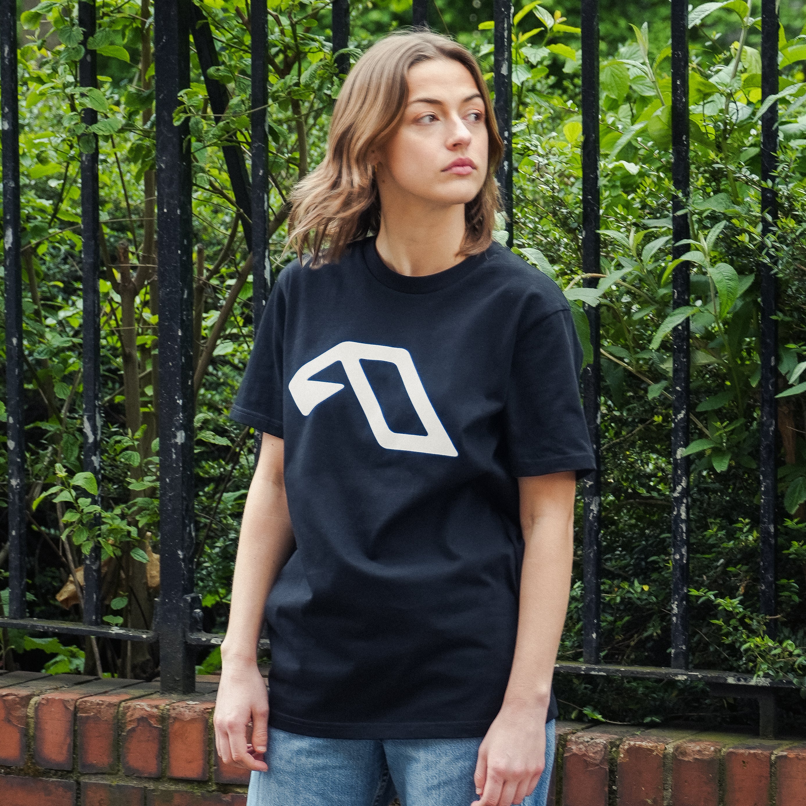 Anjuna Classic Tee / Black (Relaxed Fit) – Anjunastore
